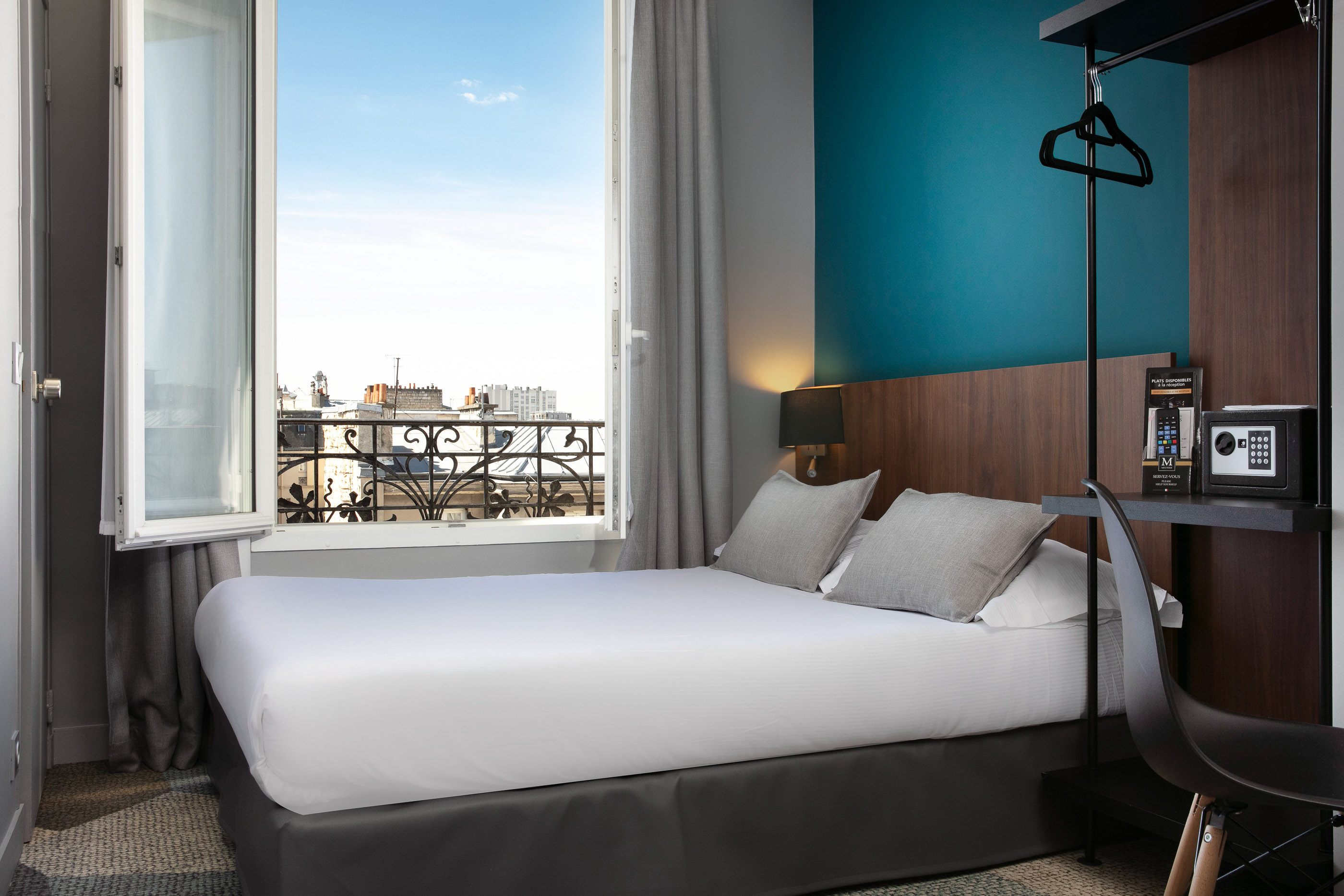 Chambre de l'Hôtel Montparnasse Alésia près de la Tour Montparnasse, Paris 14ème