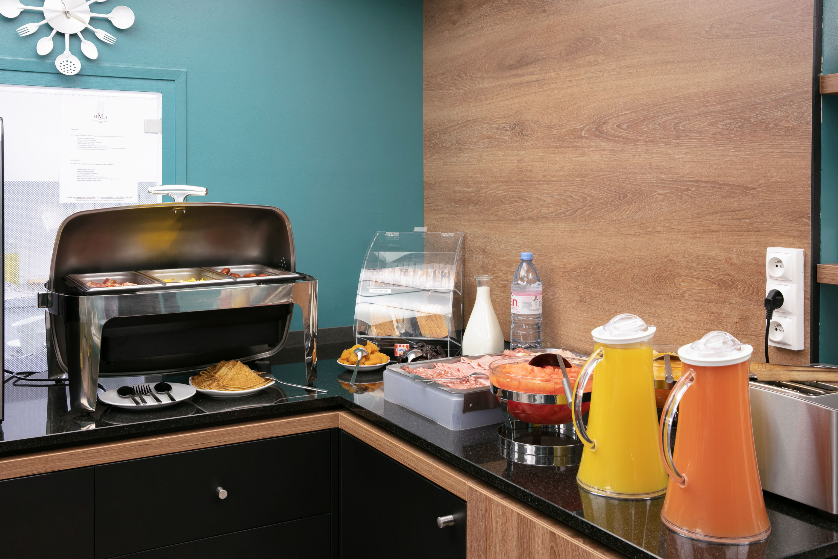 petit-déjeuner dans l'Hôtel Montparnasse Alésia, Chambres avec Vue sur la Tour Eiffel près de la Place Denfert Rochereau